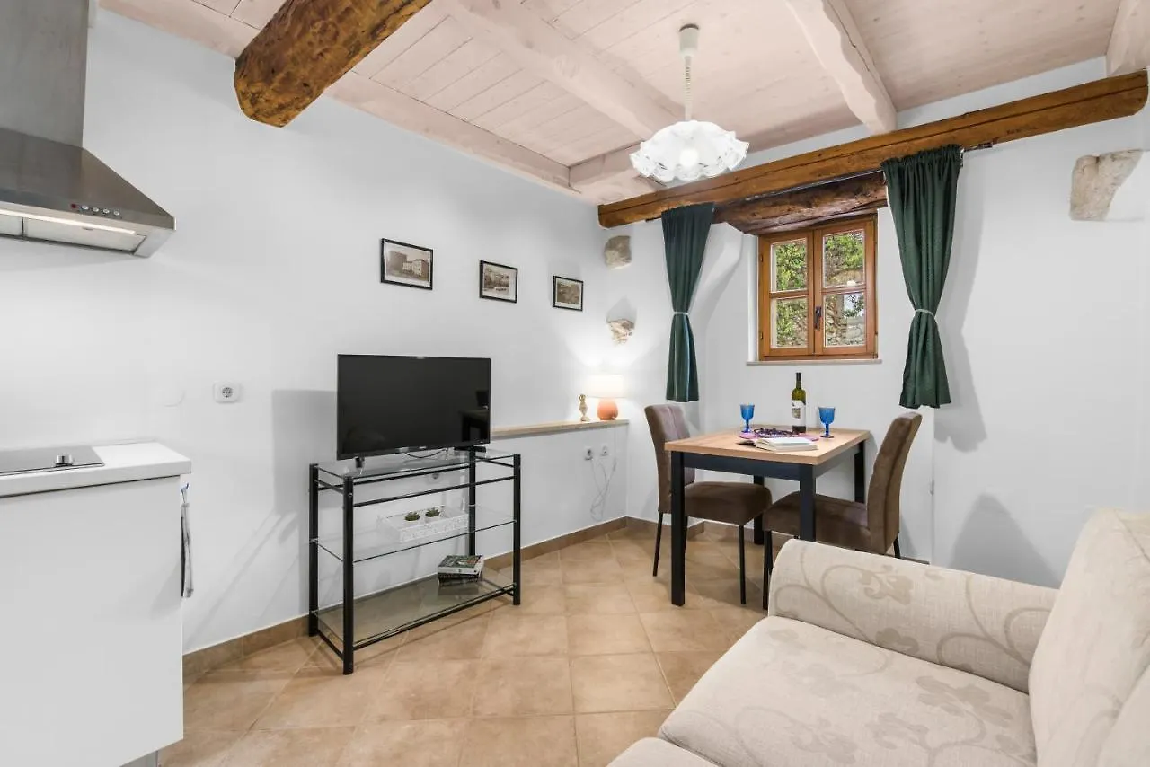 Adorable Apartment San Rocco 2 Pićan